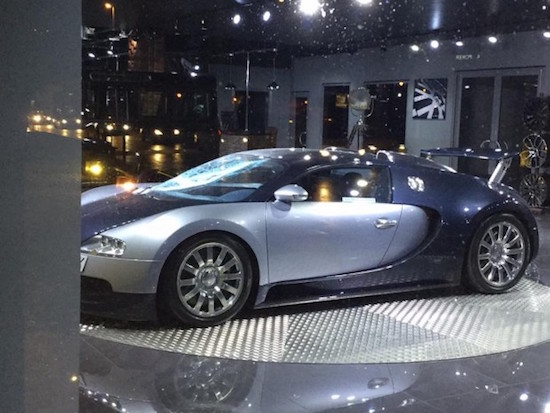 Iemand heeft de Bugatti Veyron van Kahn gesloopt