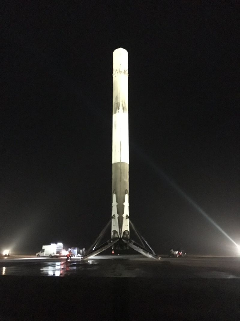 These Are the Most Bad-Ass Photos from the SpaceX Rocket Landing