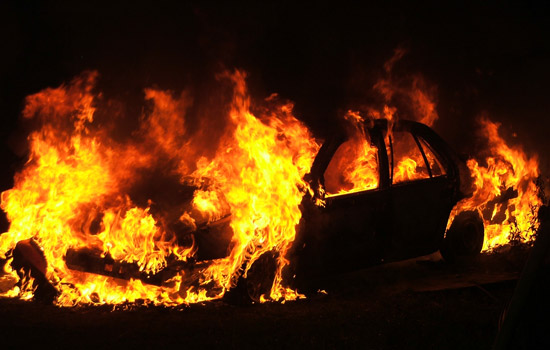 Een autobrand in Lancaster, 2005