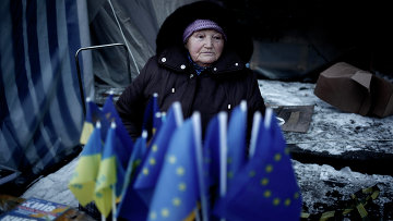 Продажа флажков Евросоюза и Украины в Киеве. Архивное фото