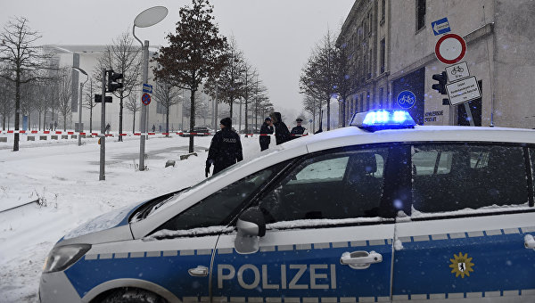 Полицейская машина на улице в Берлине, Германия. Январь 2016. Архивное фото