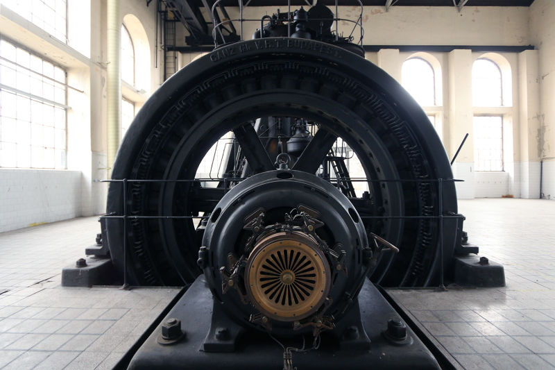 This Dieselpunk Shrine Hides a Century-Old, Fully Operational 800 HP Motor 