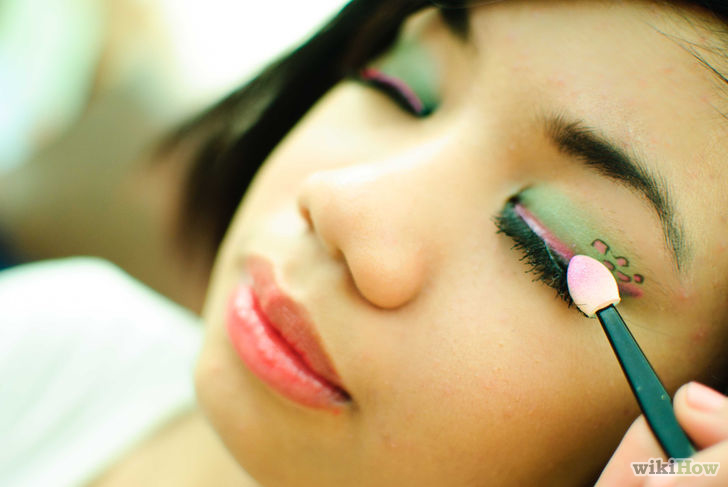 Image titled Apply Green and Pink Leopard Make Up Step 5