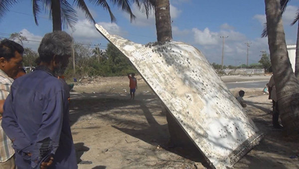 Обломок металла найденный на пляже в провинции Накхонситхаммарат
