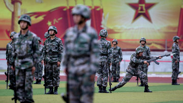 Тренировка курсантов вооружённых сил Народно-освободительной армии КНР