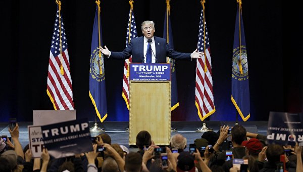 Кандидат в президенты США Дональд Трамп во время предвыборной кампании в Манчестере, Нью-Гемпшир, 8 февраля 2016