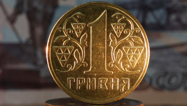 Денежные купюры и монеты России и Украины. Архивное фото