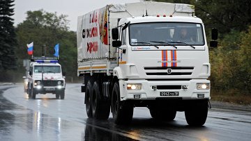 Автомобили конвоя МЧС РФ с гуманитарной помощью для жителей Донецкой и Луганской областей. Архивное фото