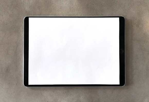 9,7-дюймовый iPad Pro с 10,5-дюймовым листом бумаги