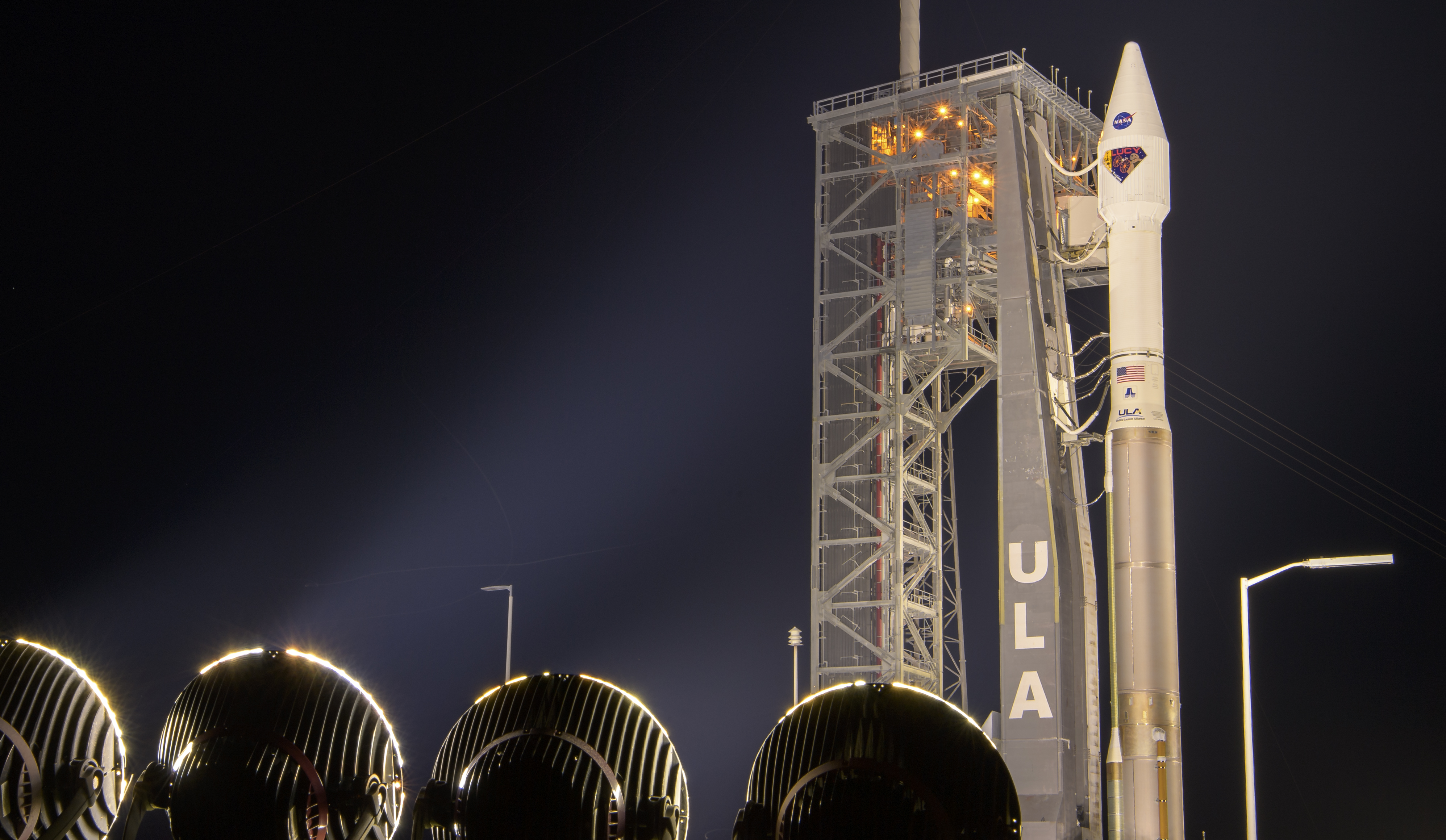  Lucy lanserades på denna Atlas V-raket från Cape Canaveral Space Force Station i Florida den 16 oktober och började sin resa till Jupiter ' s trojanska asteroider, där rymdfarkosten kommer att studera hur solsystemet och dess planeter bildades. 