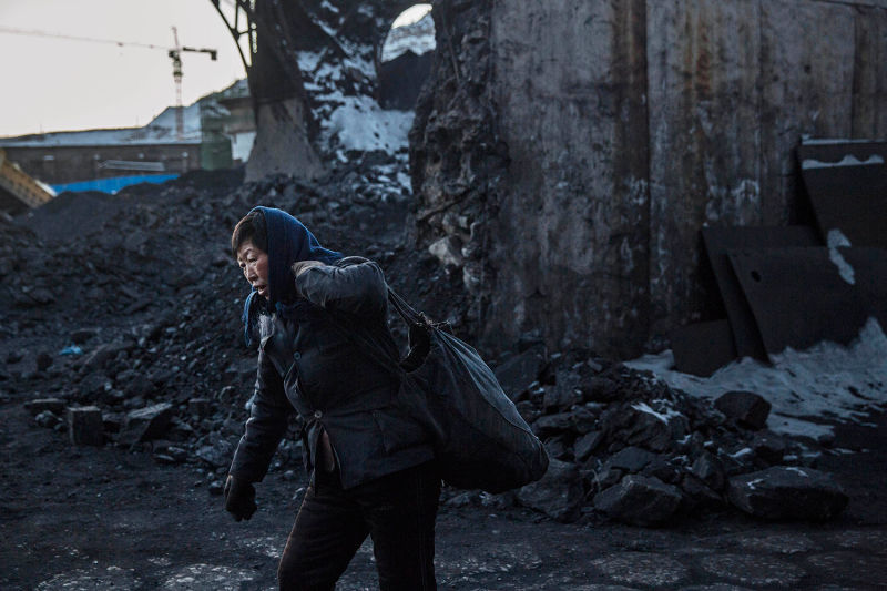 Photographs Capture What Life is Like in One of the World's Dirtiest Pits