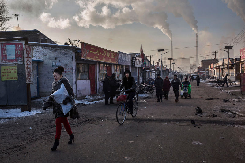 Photographs Capture What Life is Like in One of the World's Dirtiest Pits