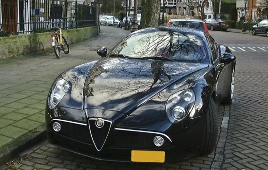 Alfa Romeo 8C in Damsko