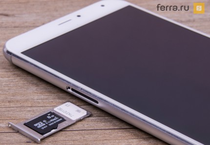 В отличие от соплатформенного Samsung Galaxy S6, флагманский Meizu допускает установку карт памяти...