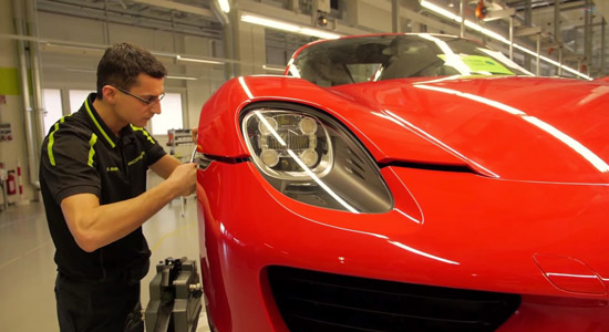 De Porsche 918 Spyder in de fabriek