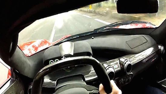 Ga plankgas achter het stuur van LaFerrari 