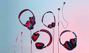 Noise-cancelling headphones