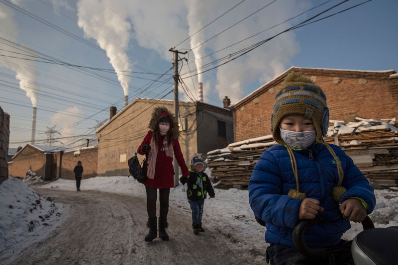 Photographs Capture What Life is Like in One of the World's Dirtiest Pits