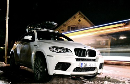 BMW X6M in de sneeuw