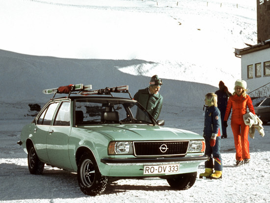 Opel Ascona in de sneeuw