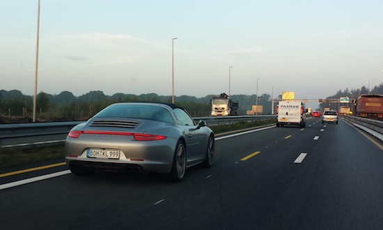Buitenlandse 911 op de Nederlandse snelweg