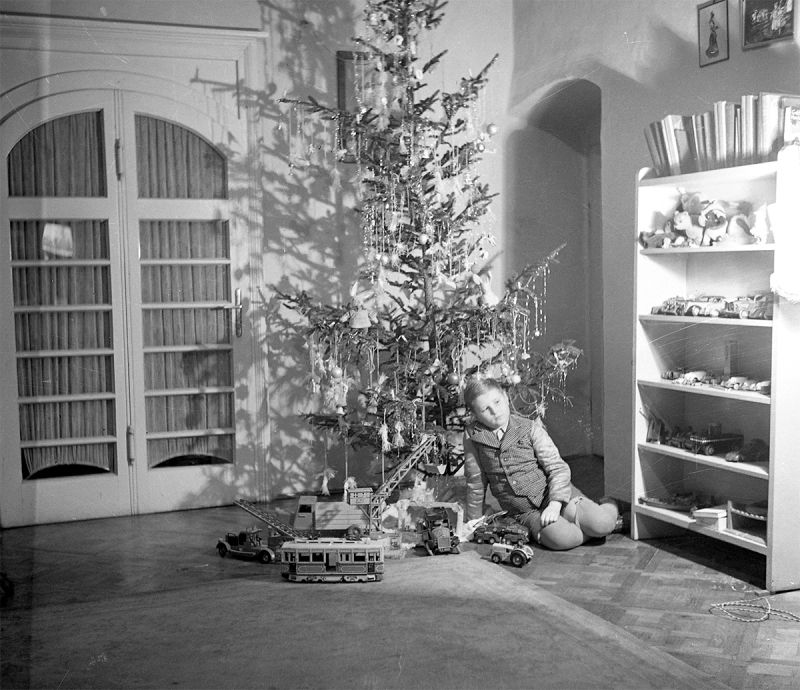 A Brief Pictorial Account of What Children Got for Christmas Decades Ago