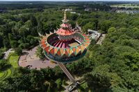 De Efteling is deze dagen zo in trek dat er een lange file naar toe staat.... 