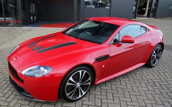 Wie plukt deze AM V12 Vantage van Marktplaats?