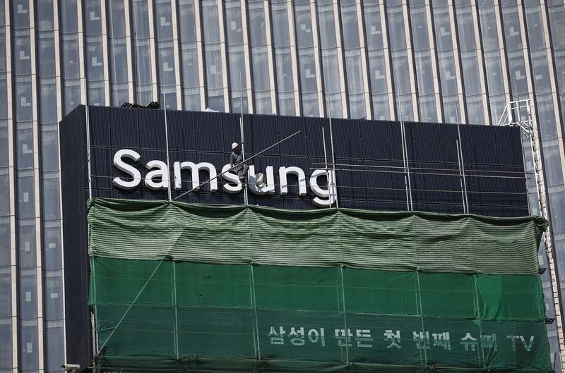 samsung_reuters_33.jpg