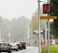 Het bord geeft aan dat auto’s niet de milieuzone van Utrecht binnen mogen.  
