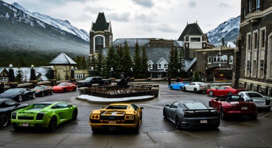 Gallery: deze mannen rijden met supercars in de sneeuw