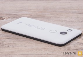 На левой грани LG Nexus 5X располагается слот Nano-SIM