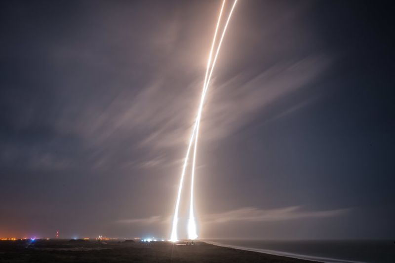 These Are the Most Bad-Ass Photos from the SpaceX Rocket Landing
