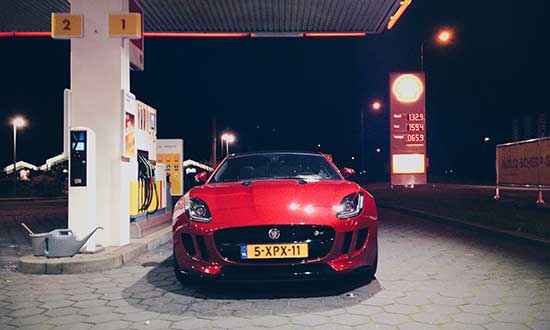 Helaas voor pomphouders liep de F-Type niet op diesel of LPG