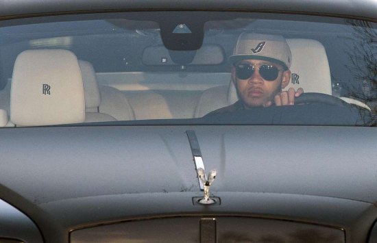 Memphis Depay rijdt Rolls-Royce, teamgenoten zijn pissed
