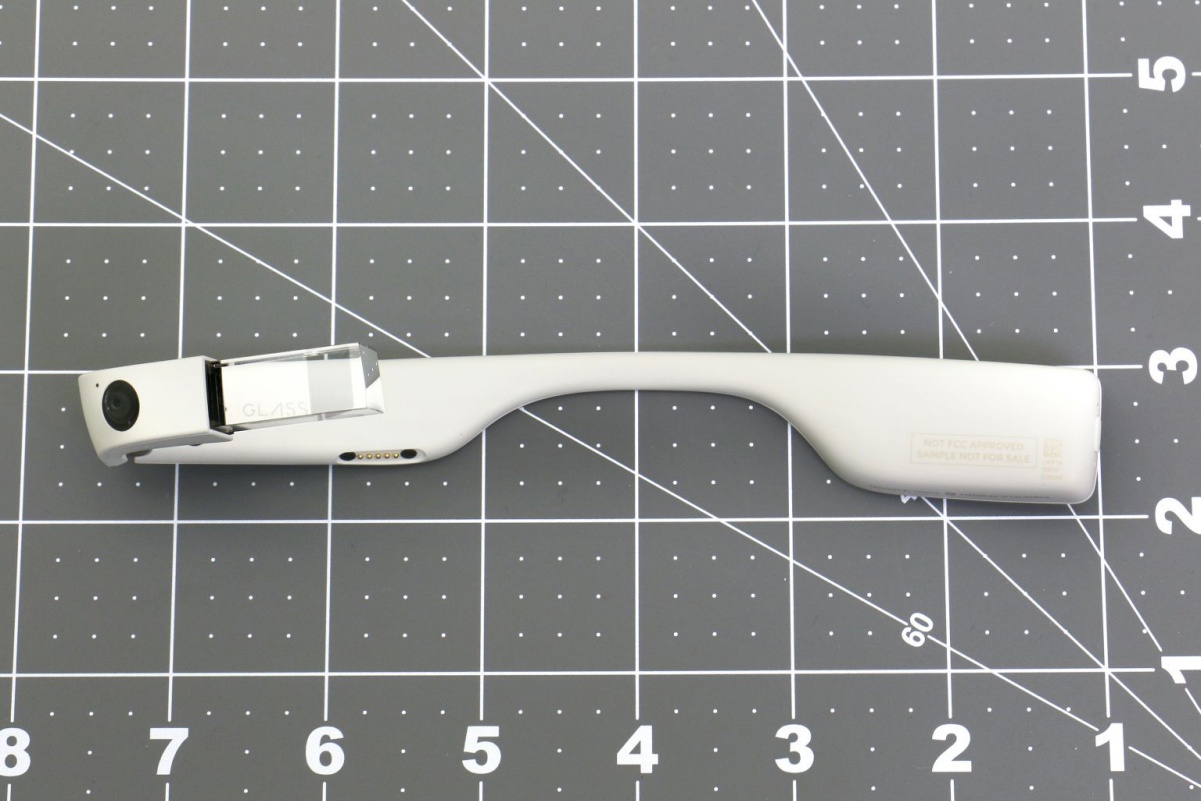 Первые фотографии обновлённой гарнитуры Google Glass