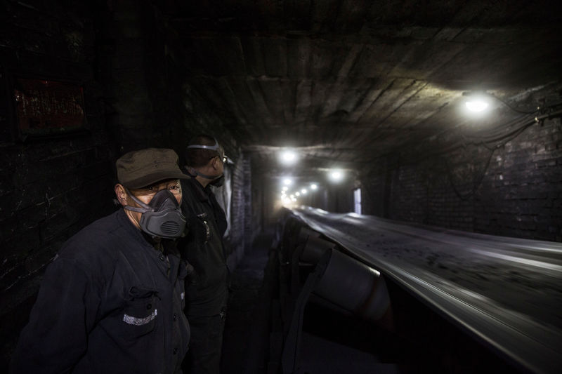 Photographs Capture What Life is Like in One of the World's Dirtiest Pits