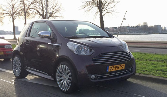 Gespot: Aston Martin iQ is helemaal premium