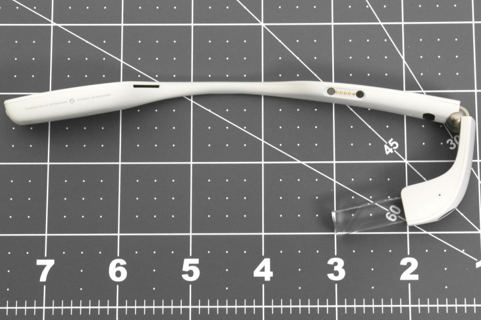 Первые фотографии обновлённой гарнитуры Google Glass