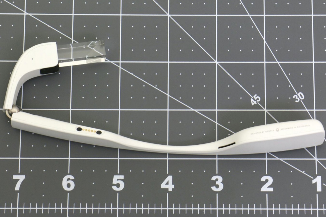 Первые фотографии обновлённой гарнитуры Google Glass