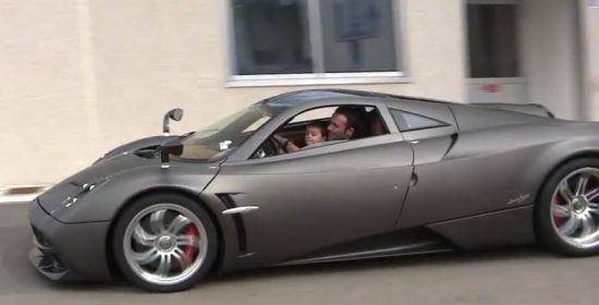 Pagani testrit met zoontje