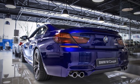 Bij de BMW-dealer