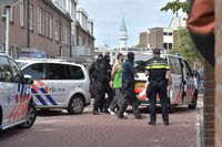 De politie haalde in augustus in Leiden een verwarde man uit zijn woning die dreigde zijn huis in brand te steken. Woningcorporaties hebben steeds meer last van verwarde huurders.