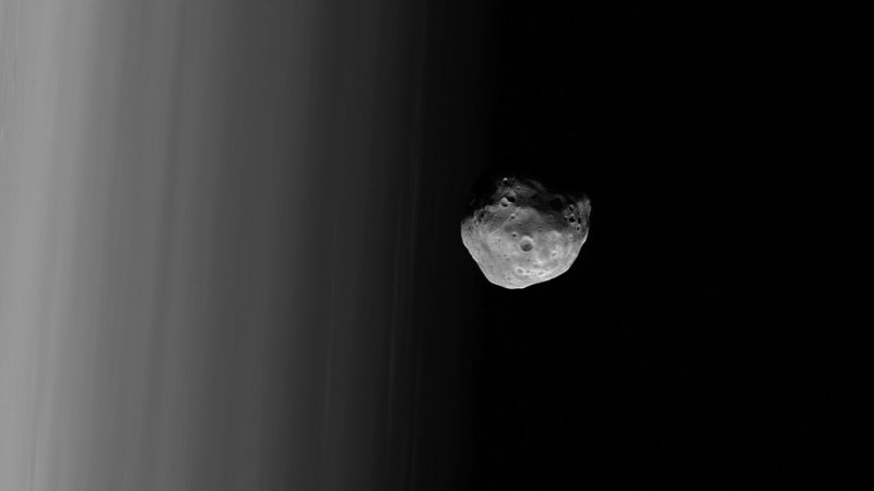 One of Mars' Moons Is Literally Pulling Itself to Pieces
