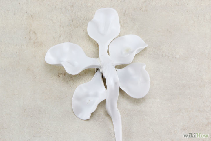 Image titled Use Plastic Spoons to Make a Flower Step 10