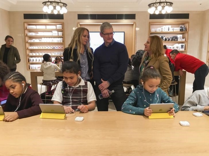 Apple Paid CEO Tim Cook $10.3 Million in 2015