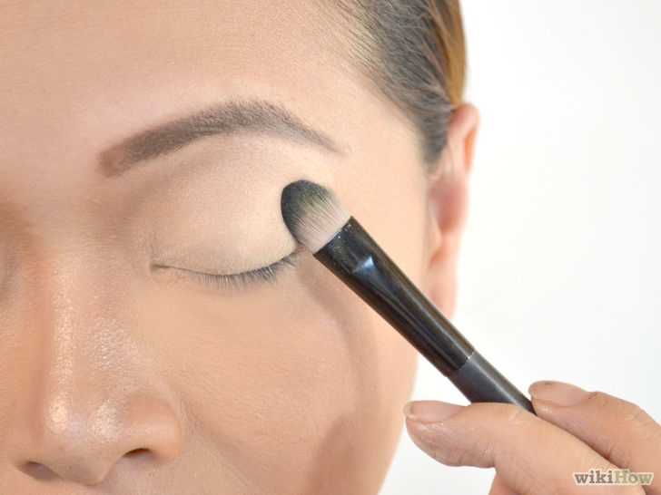 Image titled Apply 1930s Style Eye Makeup Step 3