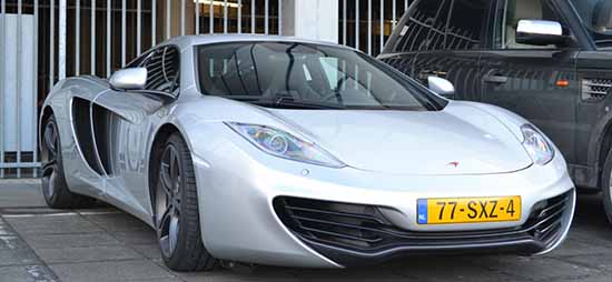 McLaren MP4-12C in zilvergrijs