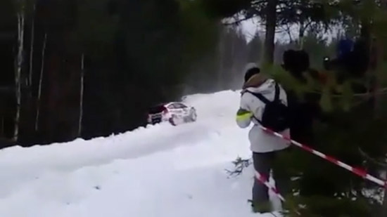 Poolse coureur raakt fotograaf bij crash