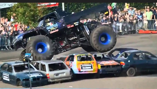 Chauffeur monstertruck krijgt dood door schuld aan de broek